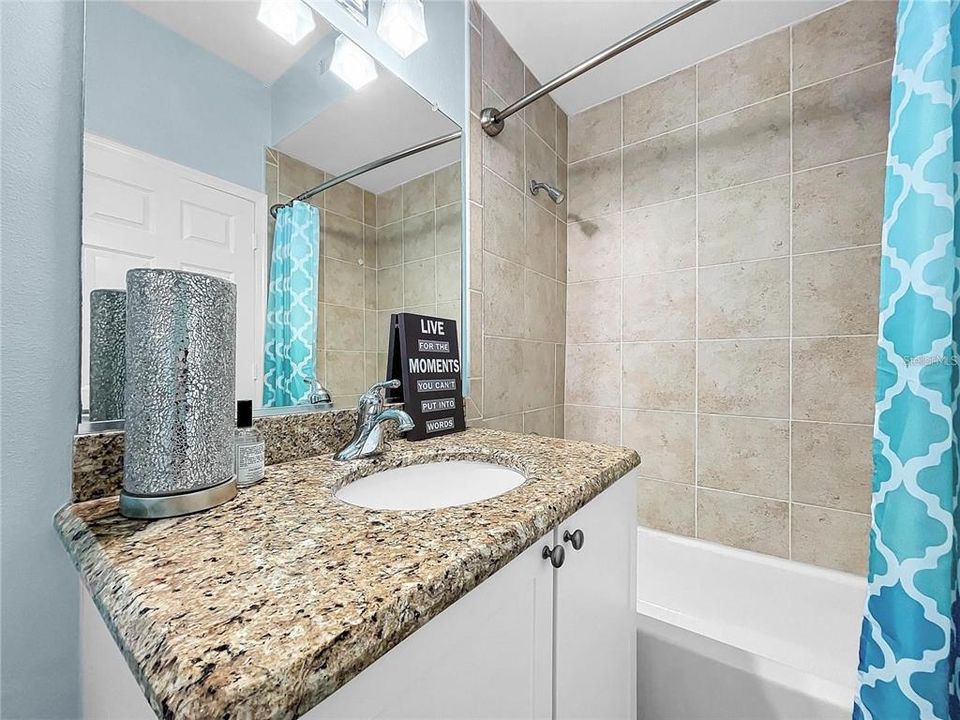 На продажу: $400,000 (2 спален, 2 ванн, 1258 Квадратных фут)