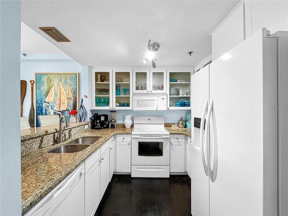 На продажу: $400,000 (2 спален, 2 ванн, 1258 Квадратных фут)