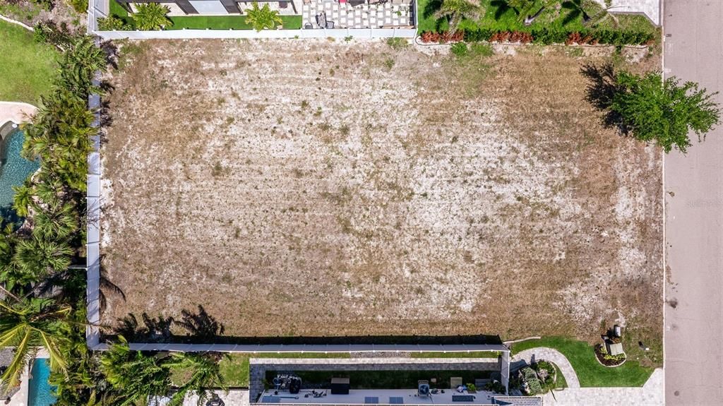 На продажу: $530,000 (0.24 acres)