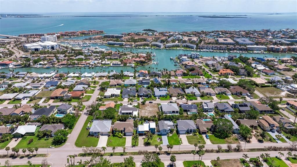 На продажу: $530,000 (0.24 acres)