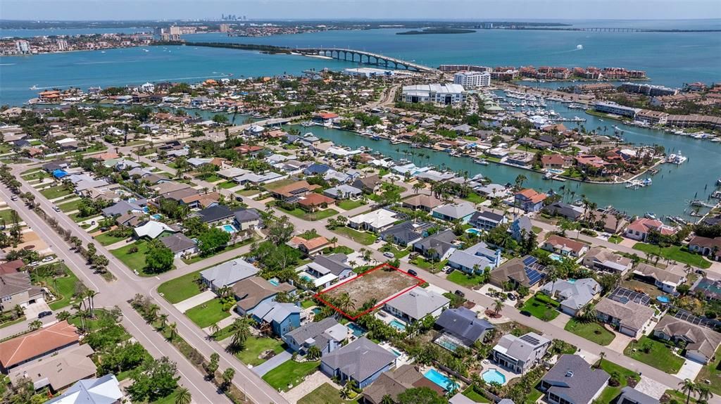 На продажу: $530,000 (0.24 acres)