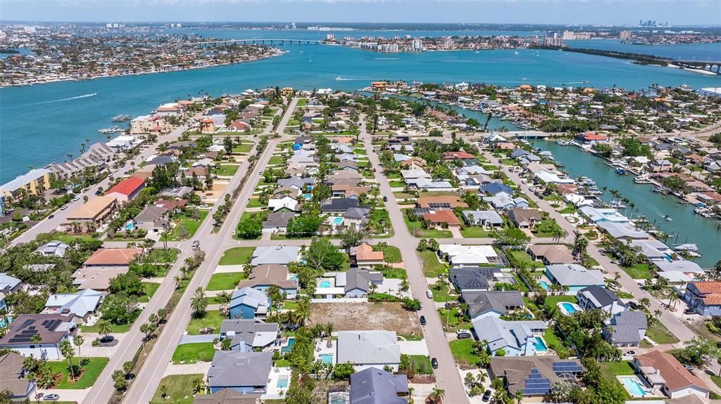 На продажу: $530,000 (0.24 acres)