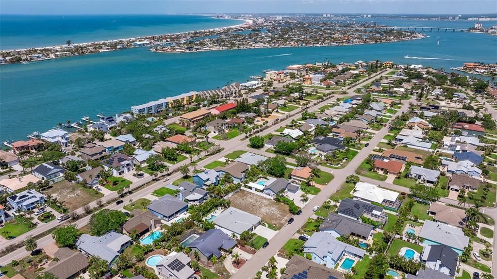 На продажу: $530,000 (0.24 acres)