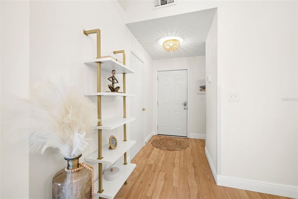 На продажу: $389,900 (2 спален, 2 ванн, 1145 Квадратных фут)