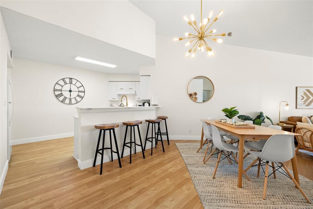 На продажу: $389,900 (2 спален, 2 ванн, 1145 Квадратных фут)