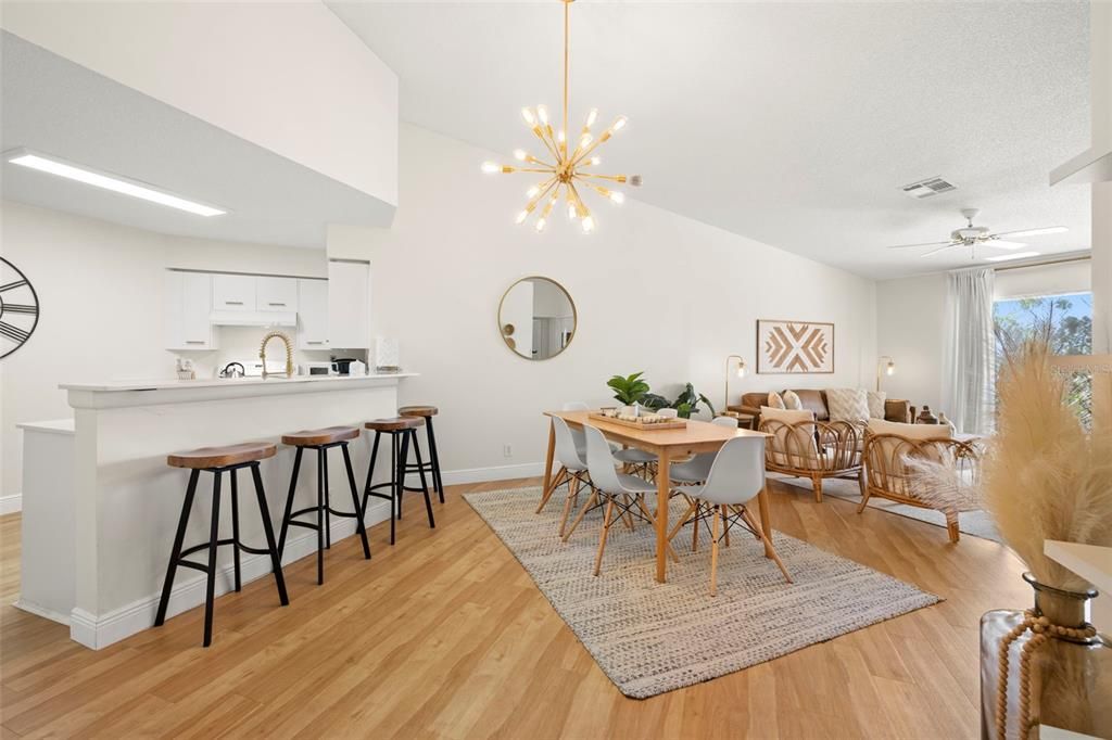 На продажу: $389,900 (2 спален, 2 ванн, 1145 Квадратных фут)