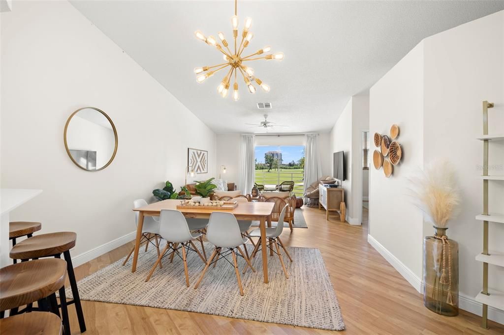 На продажу: $389,900 (2 спален, 2 ванн, 1145 Квадратных фут)