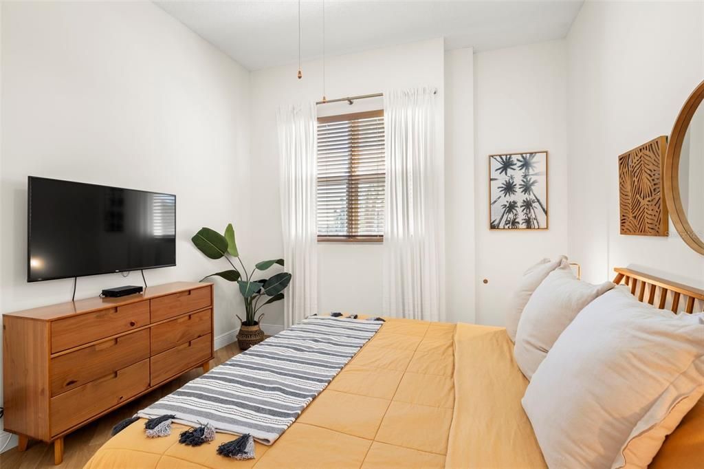 На продажу: $389,900 (2 спален, 2 ванн, 1145 Квадратных фут)