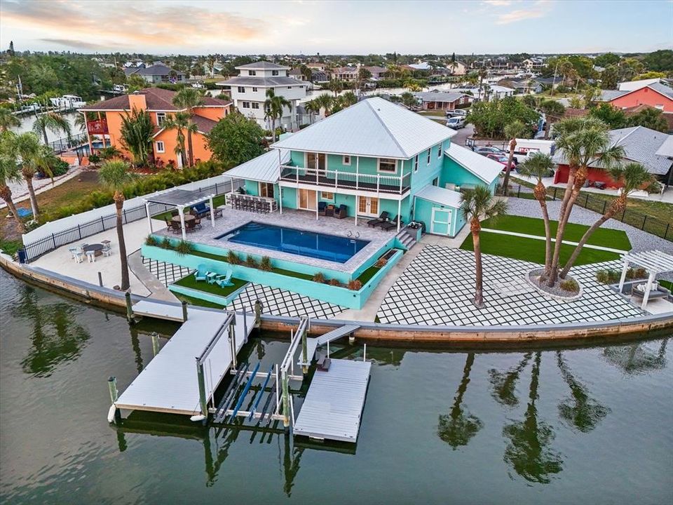 Activo con contrato: $999,900 (4 camas, 3 baños, 2872 Pies cuadrados)