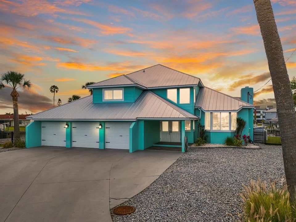 Activo con contrato: $999,900 (4 camas, 3 baños, 2872 Pies cuadrados)