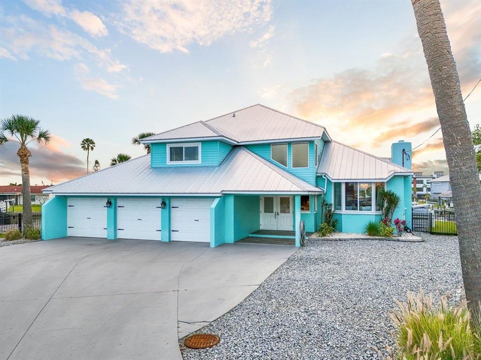 Activo con contrato: $999,900 (4 camas, 3 baños, 2872 Pies cuadrados)