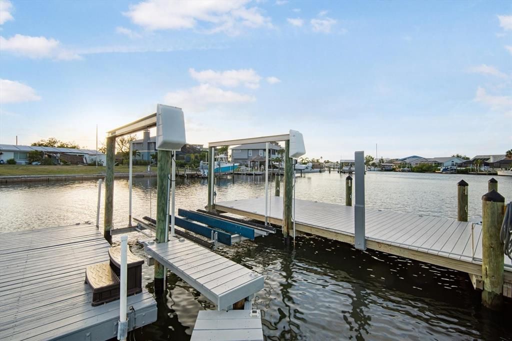 Activo con contrato: $999,900 (4 camas, 3 baños, 2872 Pies cuadrados)