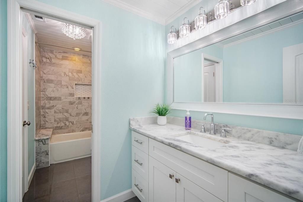 Activo con contrato: $999,900 (4 camas, 3 baños, 2872 Pies cuadrados)