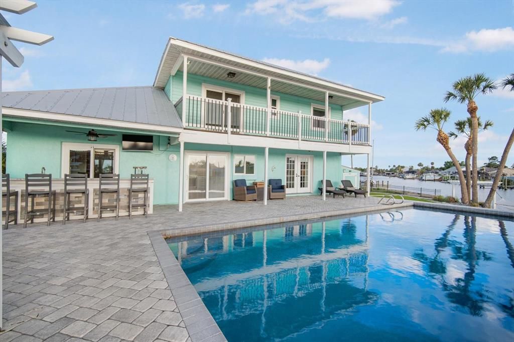 Activo con contrato: $999,900 (4 camas, 3 baños, 2872 Pies cuadrados)