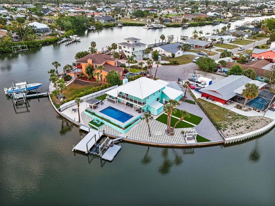 Activo con contrato: $999,900 (4 camas, 3 baños, 2872 Pies cuadrados)