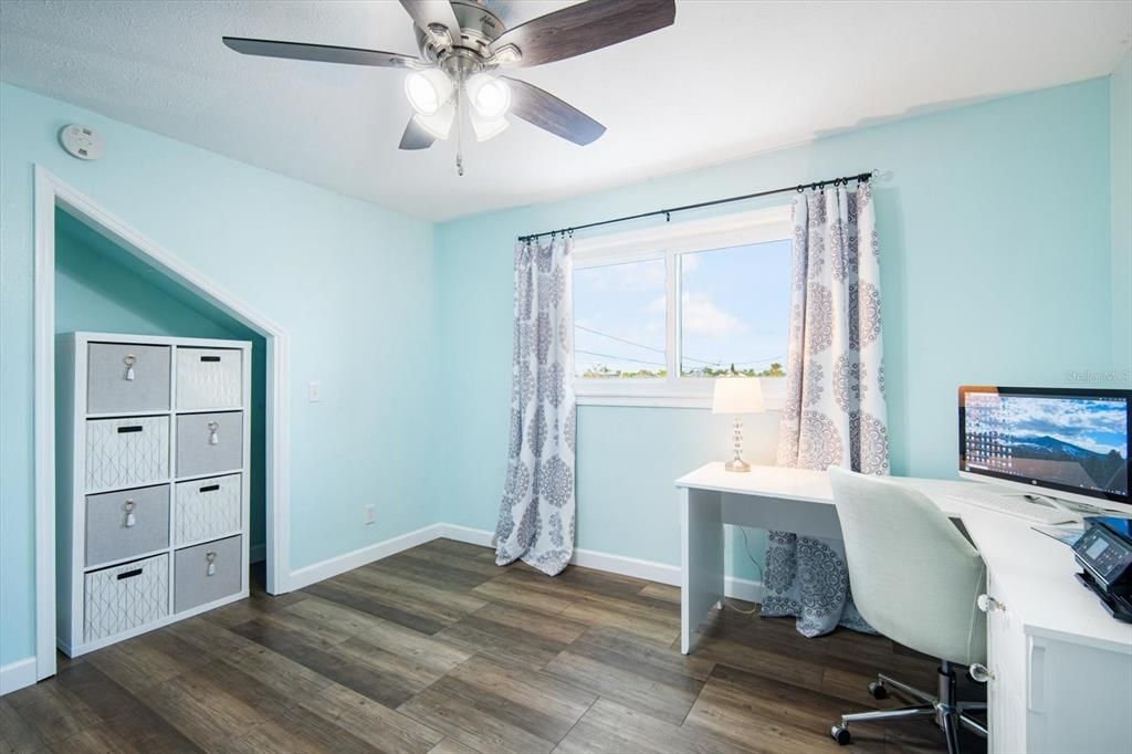 Activo con contrato: $999,900 (4 camas, 3 baños, 2872 Pies cuadrados)