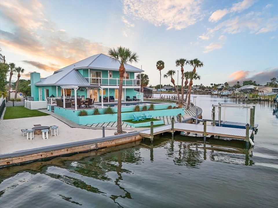 Activo con contrato: $999,900 (4 camas, 3 baños, 2872 Pies cuadrados)