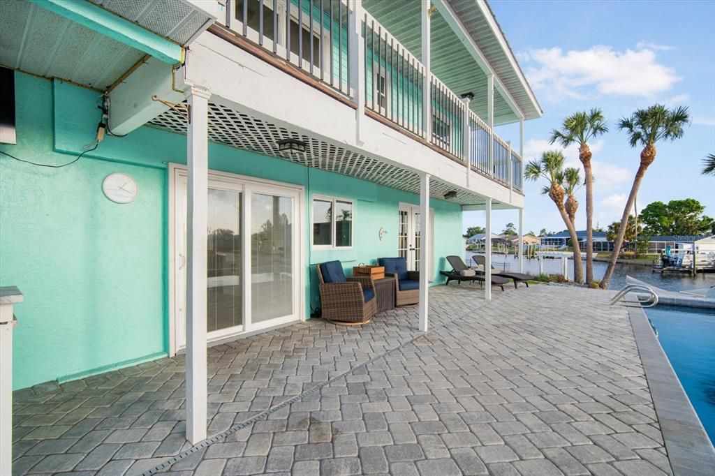 Activo con contrato: $999,900 (4 camas, 3 baños, 2872 Pies cuadrados)