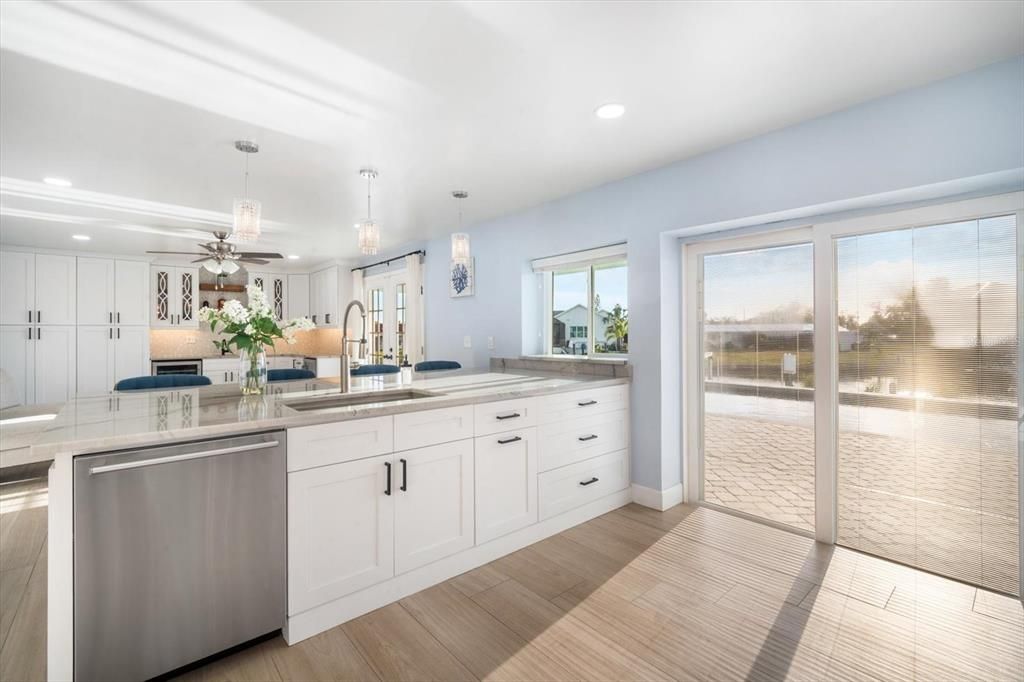 Activo con contrato: $999,900 (4 camas, 3 baños, 2872 Pies cuadrados)