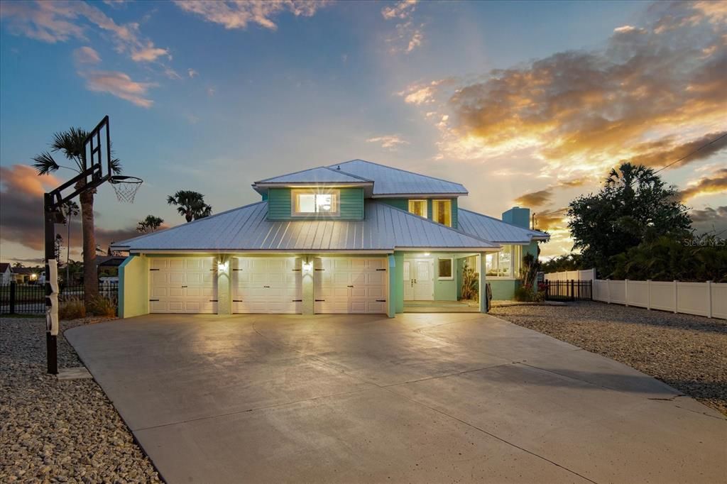 Activo con contrato: $999,900 (4 camas, 3 baños, 2872 Pies cuadrados)