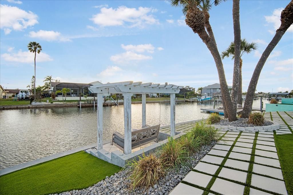 Activo con contrato: $999,900 (4 camas, 3 baños, 2872 Pies cuadrados)