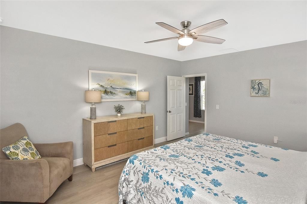 合同活跃: $415,000 (3 贝兹, 2 浴室, 1758 平方英尺)