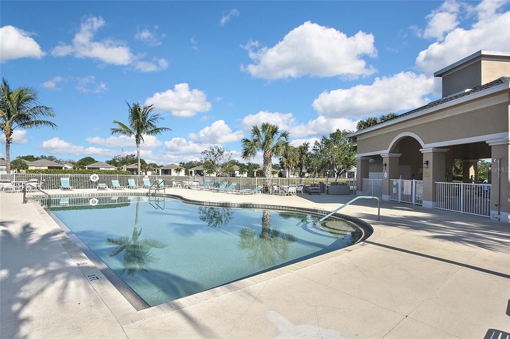 合同活跃: $415,000 (3 贝兹, 2 浴室, 1758 平方英尺)