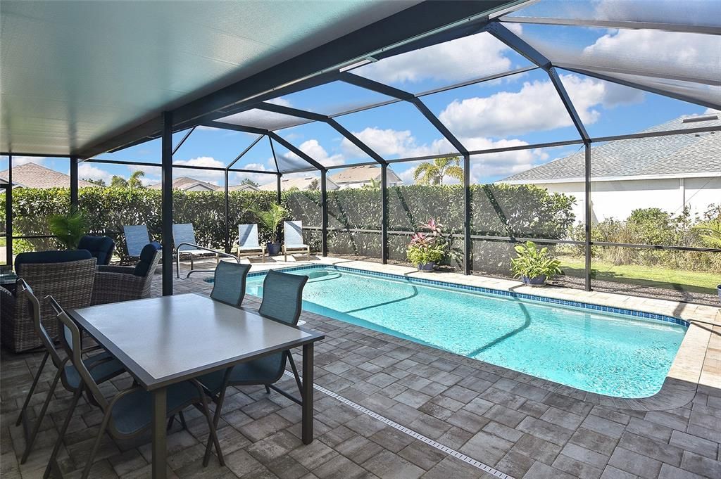 合同活跃: $415,000 (3 贝兹, 2 浴室, 1758 平方英尺)