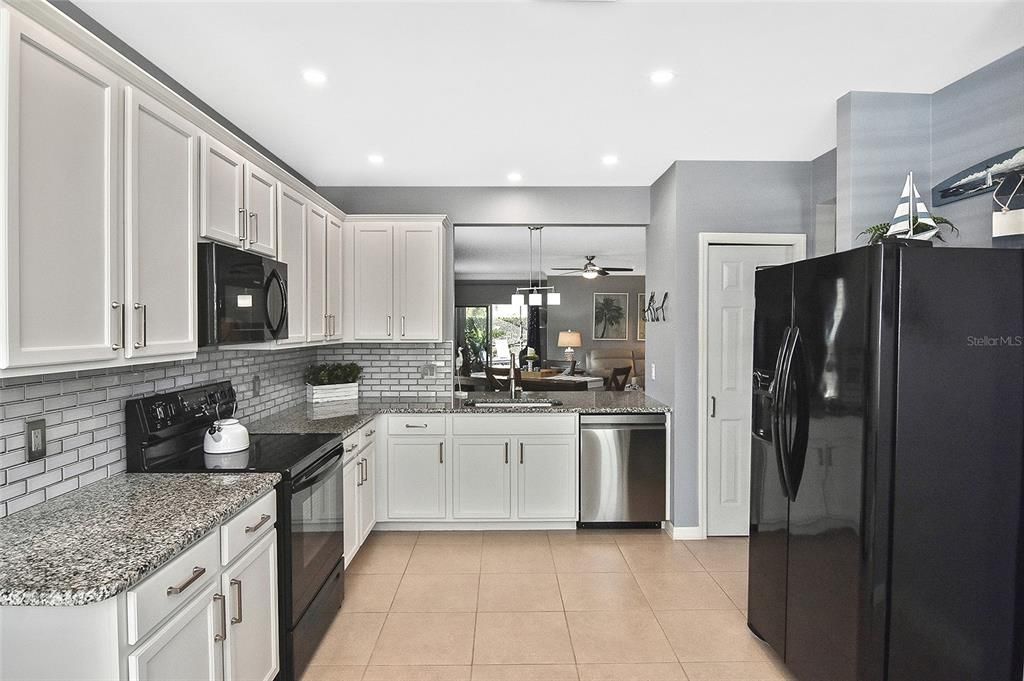 合同活跃: $415,000 (3 贝兹, 2 浴室, 1758 平方英尺)