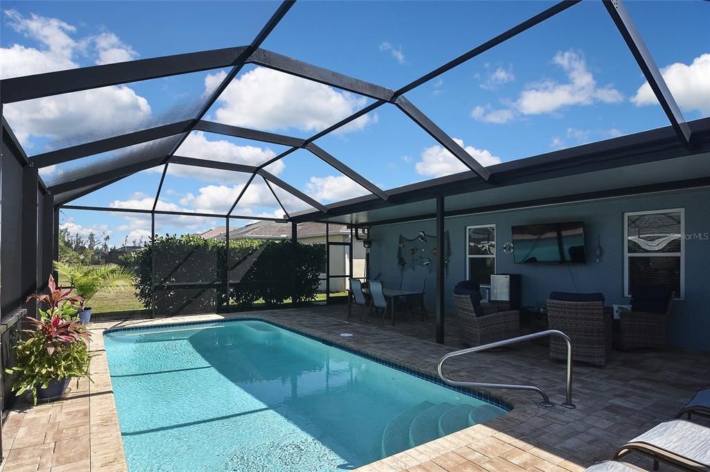 合同活跃: $415,000 (3 贝兹, 2 浴室, 1758 平方英尺)