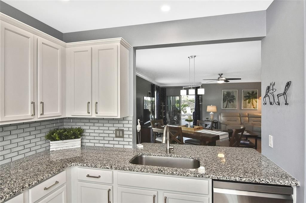 合同活跃: $415,000 (3 贝兹, 2 浴室, 1758 平方英尺)