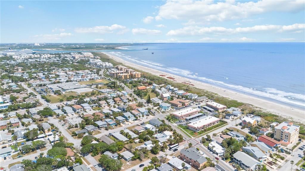 待售: $1,575,000 (0.43 acres)