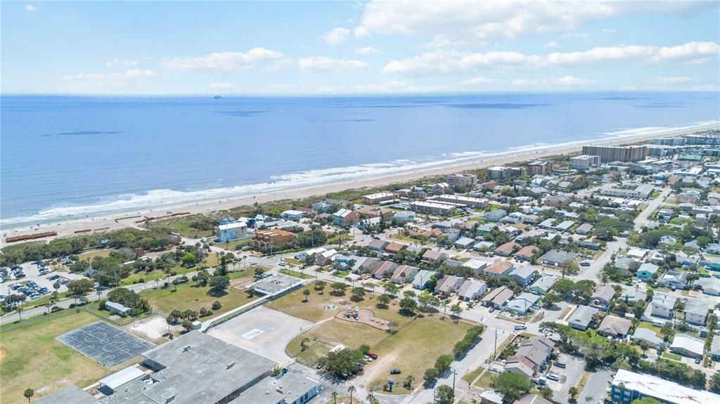 待售: $1,575,000 (0.43 acres)