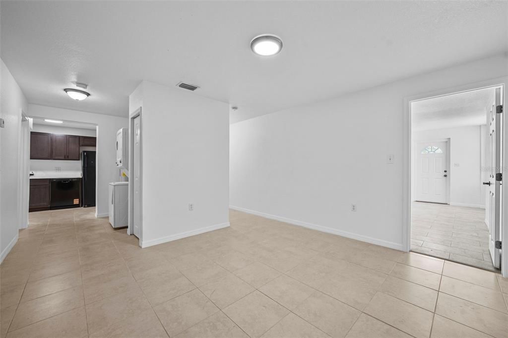 Под контрактом: $1,600 (2 спален, 2 ванн, 977 Квадратных фут)