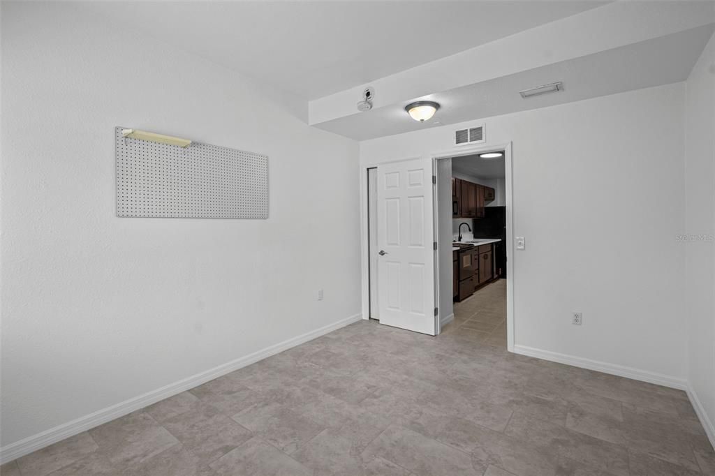 Под контрактом: $1,600 (2 спален, 2 ванн, 977 Квадратных фут)