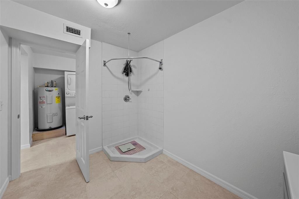 Под контрактом: $1,600 (2 спален, 2 ванн, 977 Квадратных фут)