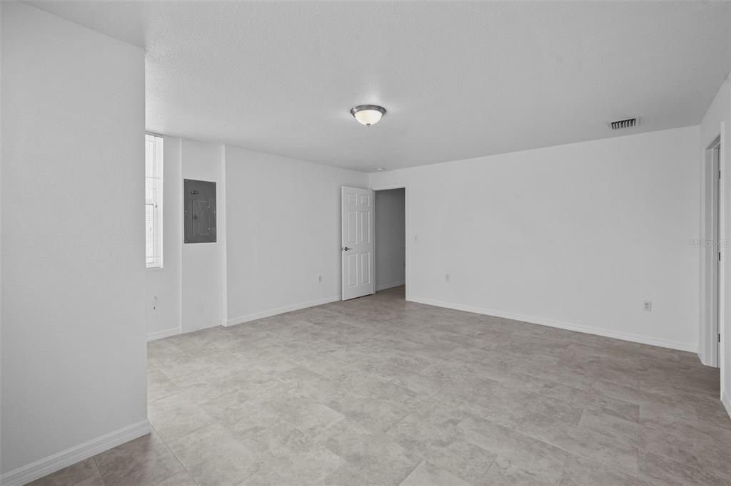 Под контрактом: $1,600 (2 спален, 2 ванн, 977 Квадратных фут)