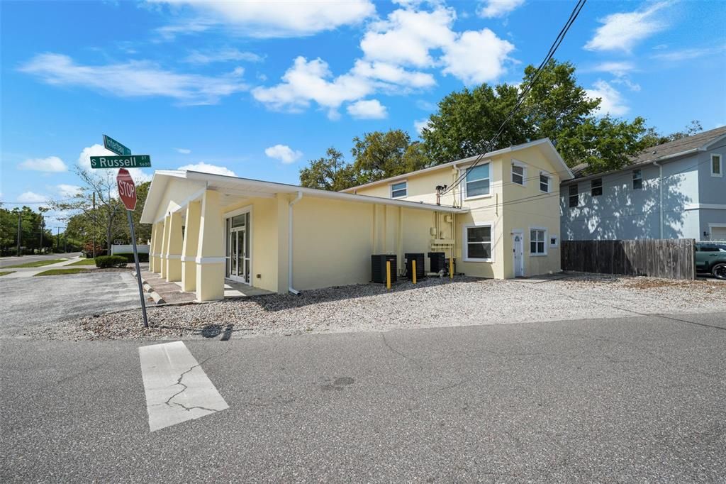 Под контрактом: $1,600 (2 спален, 2 ванн, 977 Квадратных фут)