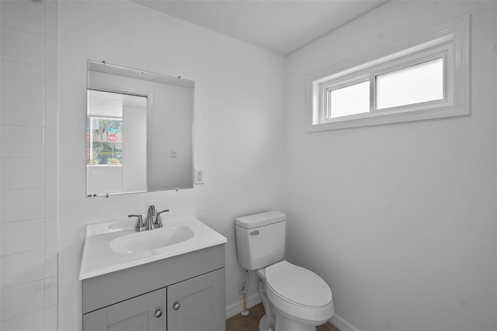 Под контрактом: $1,600 (2 спален, 2 ванн, 977 Квадратных фут)