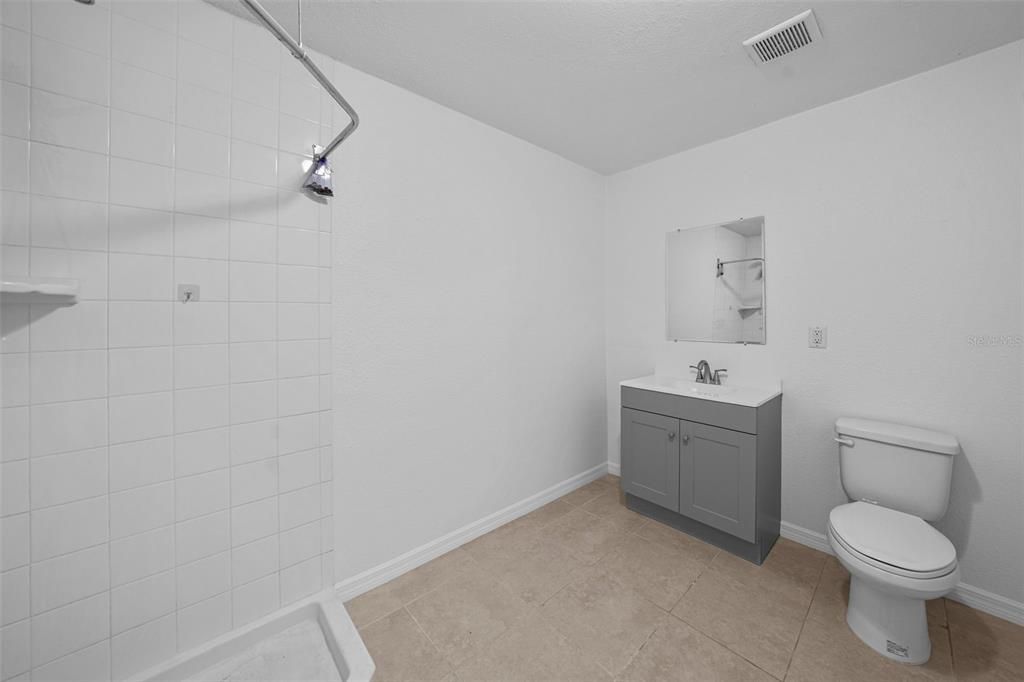 Под контрактом: $1,600 (2 спален, 2 ванн, 977 Квадратных фут)