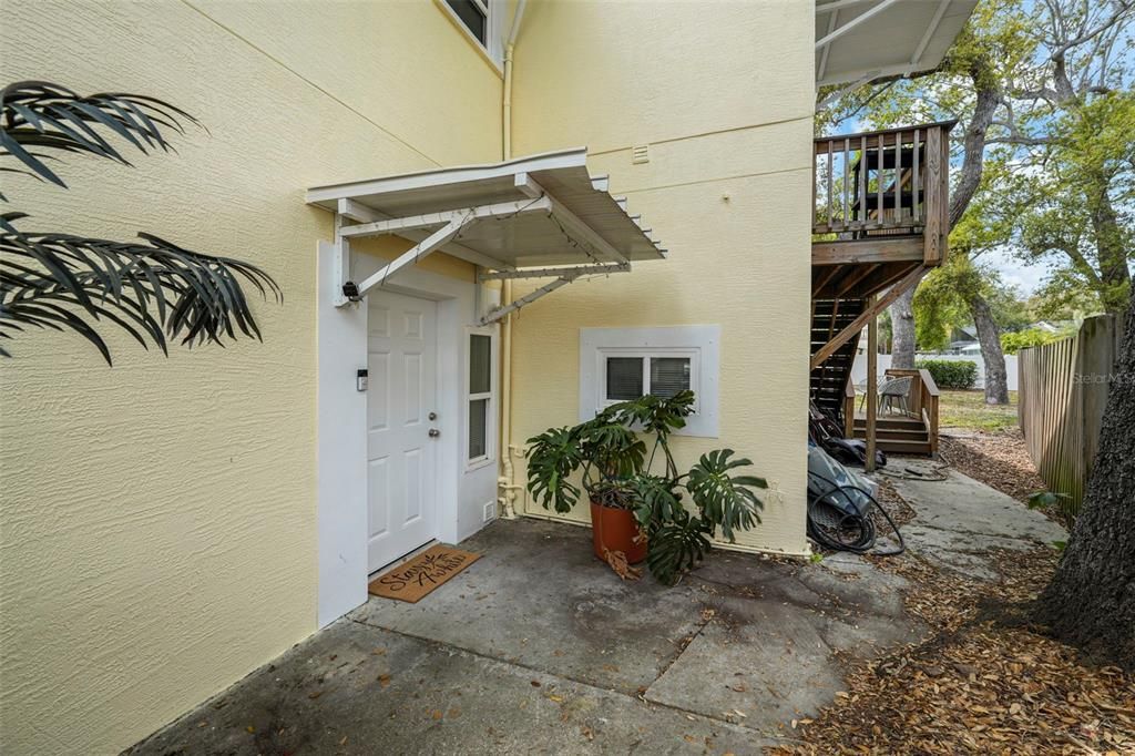 Под контрактом: $1,600 (2 спален, 2 ванн, 977 Квадратных фут)