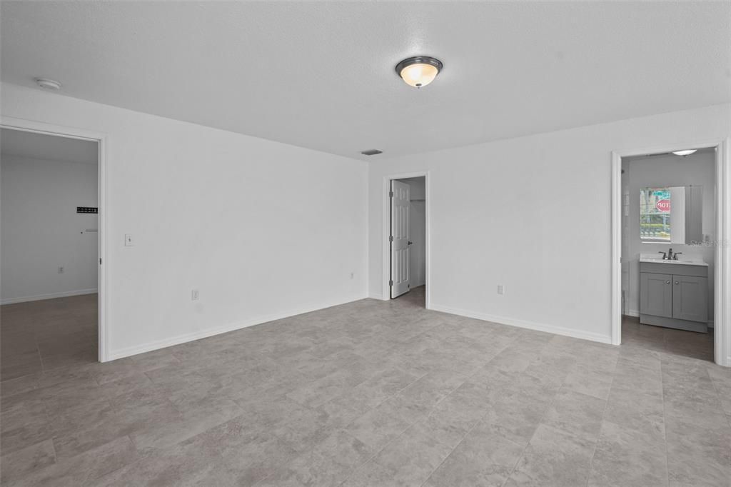 Под контрактом: $1,600 (2 спален, 2 ванн, 977 Квадратных фут)