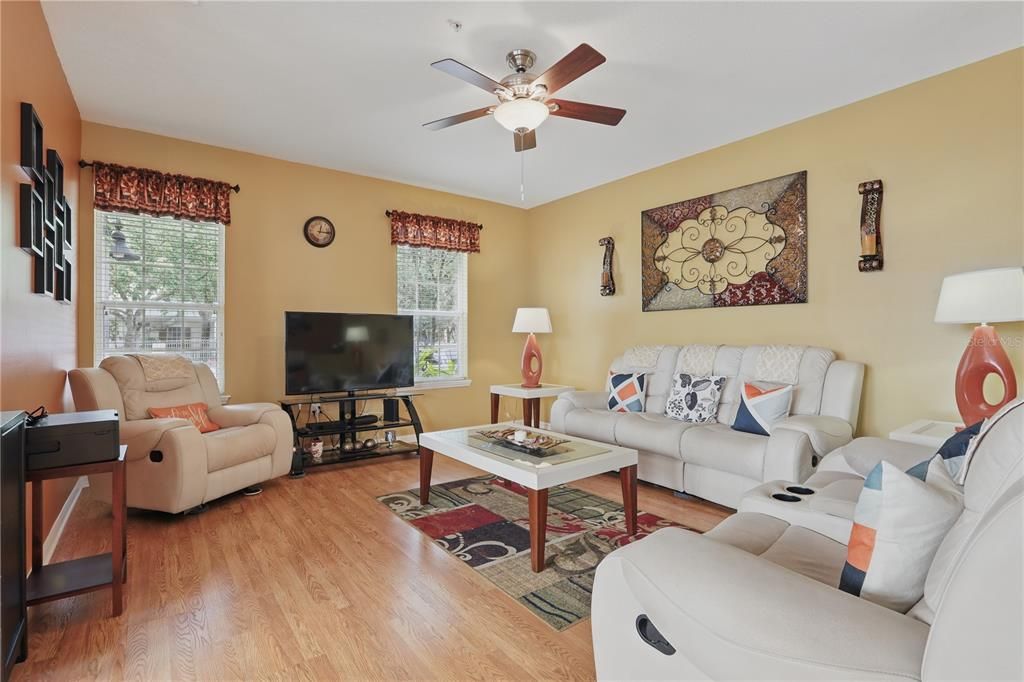 待售: $290,500 (3 贝兹, 2 浴室, 1855 平方英尺)