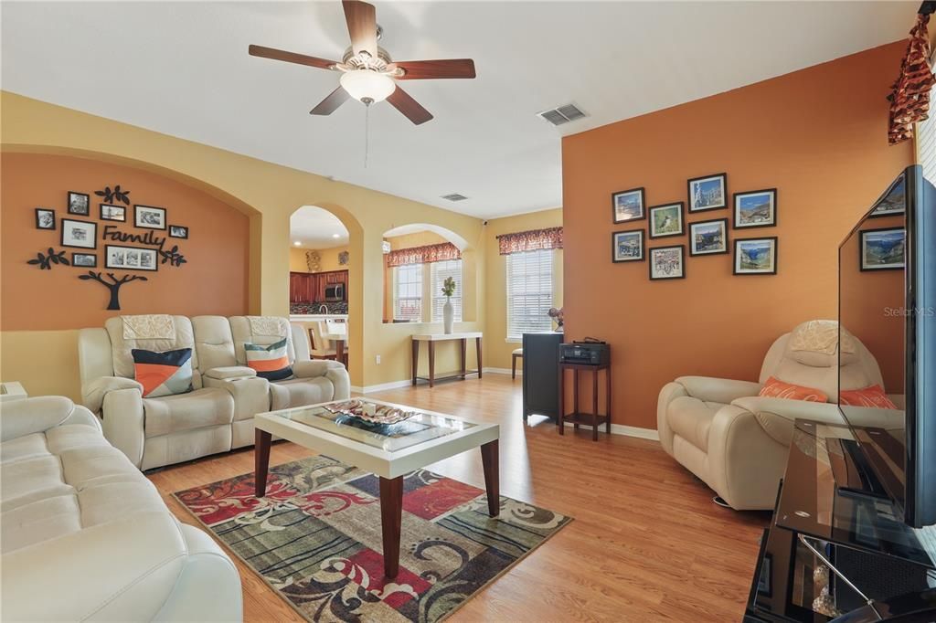 待售: $290,500 (3 贝兹, 2 浴室, 1855 平方英尺)