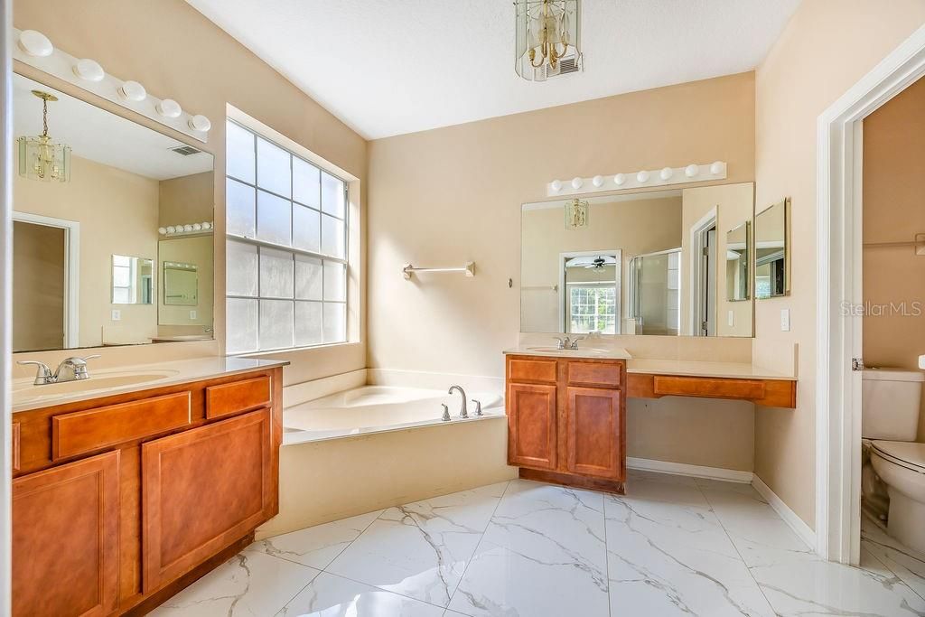 待售: $570,000 (4 贝兹, 3 浴室, 3499 平方英尺)