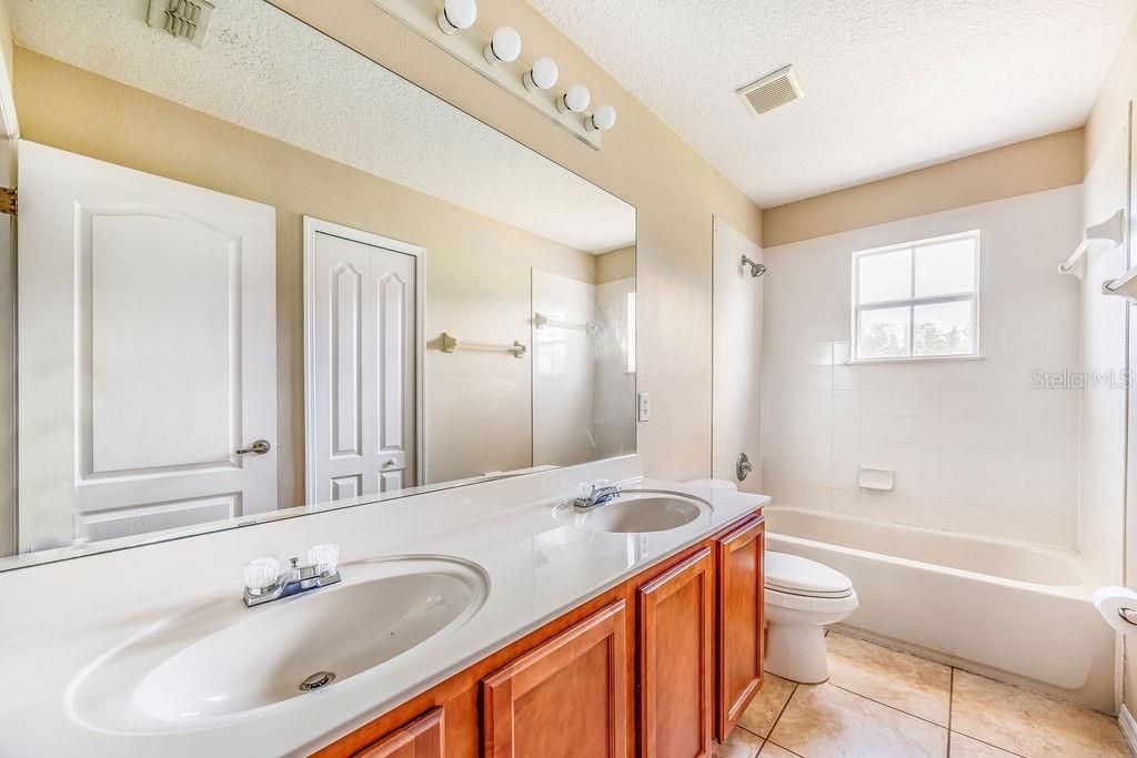 待售: $570,000 (4 贝兹, 3 浴室, 3499 平方英尺)