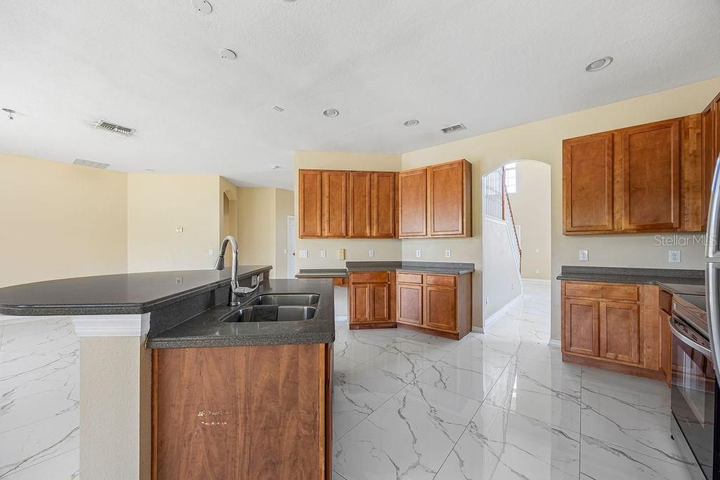 待售: $570,000 (4 贝兹, 3 浴室, 3499 平方英尺)