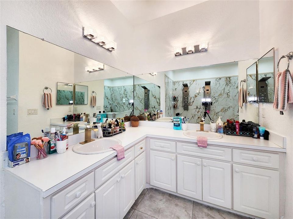 For Sale: $540,000 (4 beds, 3 baths, 2406 Square Feet)