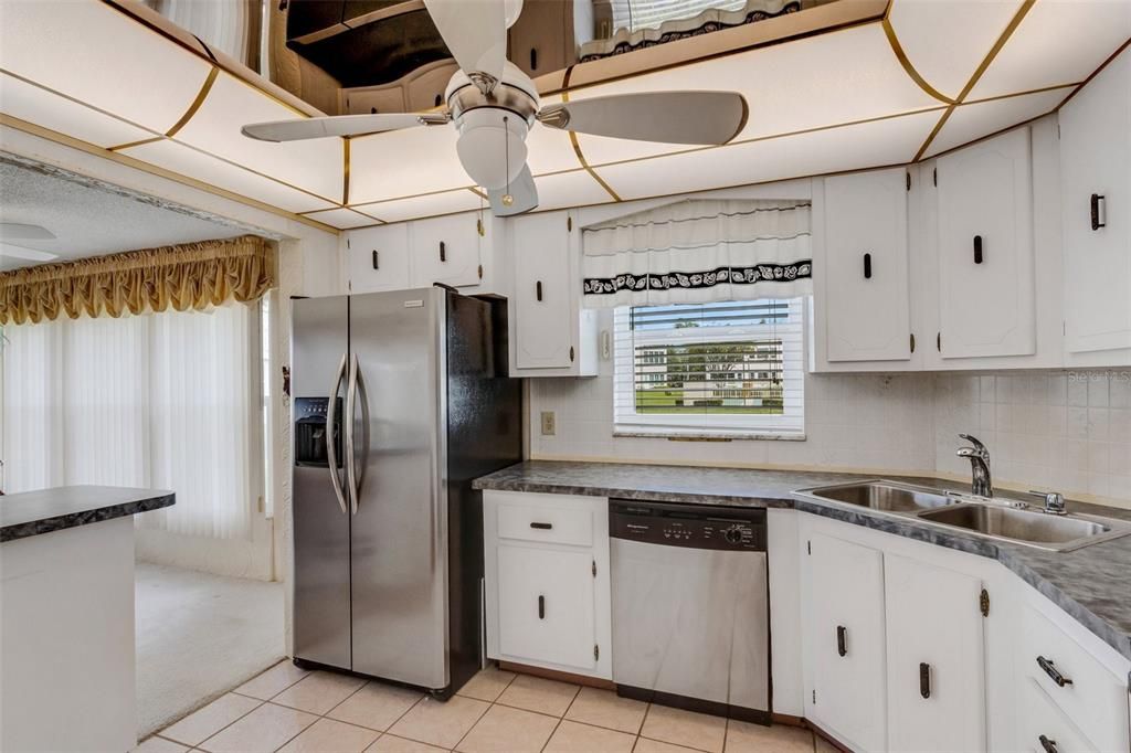 For Sale: $185,000 (2 beds, 2 baths, 1288 Square Feet)