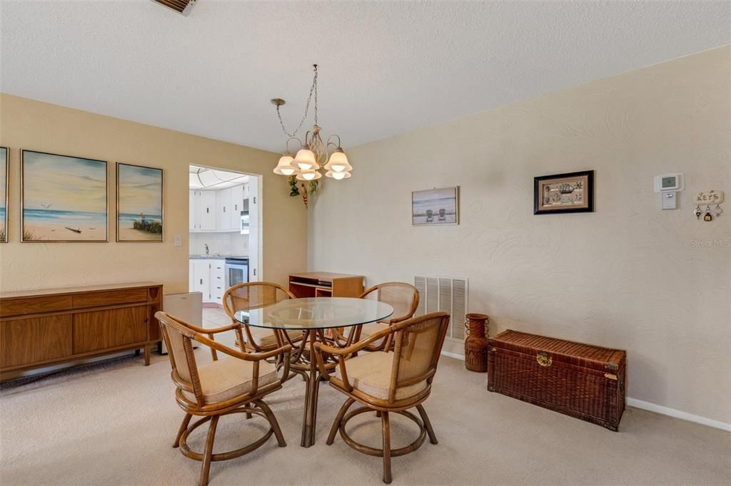 For Sale: $185,000 (2 beds, 2 baths, 1288 Square Feet)